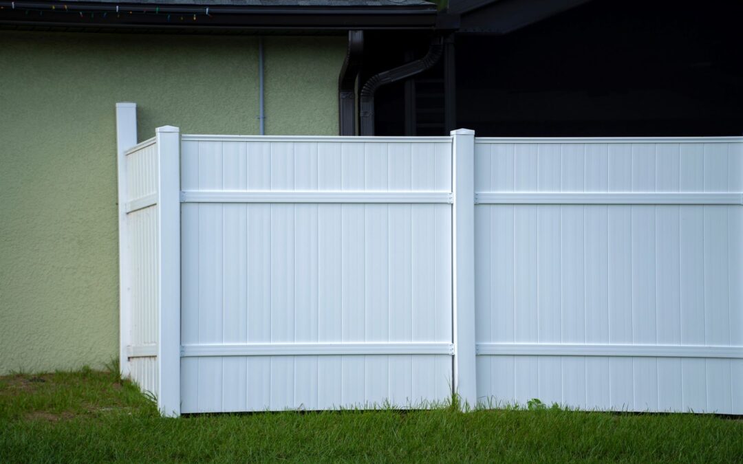 Benefits of Vinyl Fencing for Calgary’s Climate
